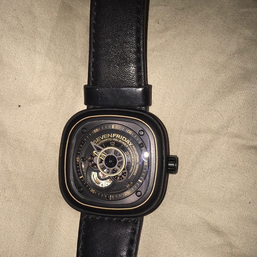 SEVEVNFRIDAY WATCH